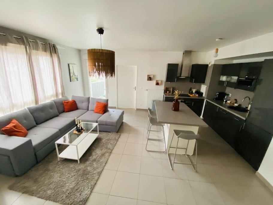 Appartement Grand Appt Proche Paris Parking à Aubervilliers Extérieur photo